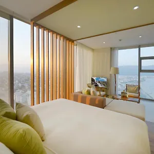 https://fusion-suites-danang-beach-hotel.hotelsofhoian.com